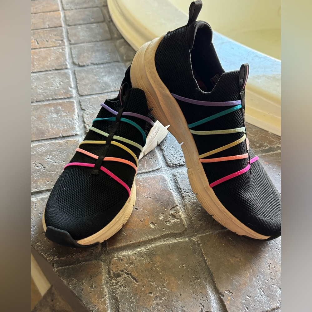 Women’s sketchers black colorful stripes sz 9.5 athletic tennis shoes sneakers